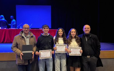 TRES ESTUDIANTES DEL COLEGIO RECIBEN UN RECONOCIMIENTO DEL M.I. AYUNTAMIENTO DE VILLENA.