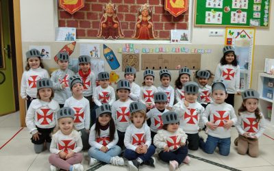 AHÍ VIENE UN CABALLERO